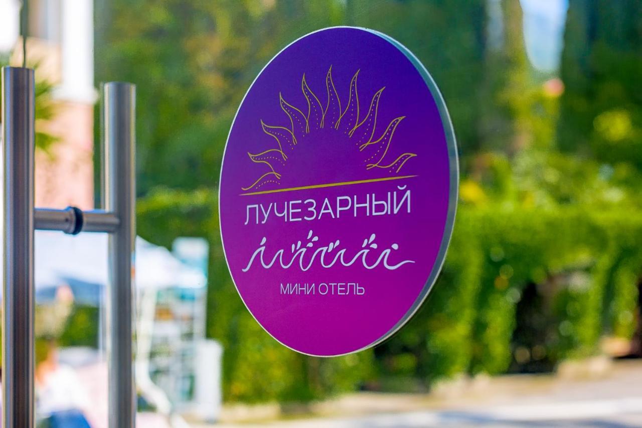 Мини-Отель Лучезарный Gagra Buitenkant foto