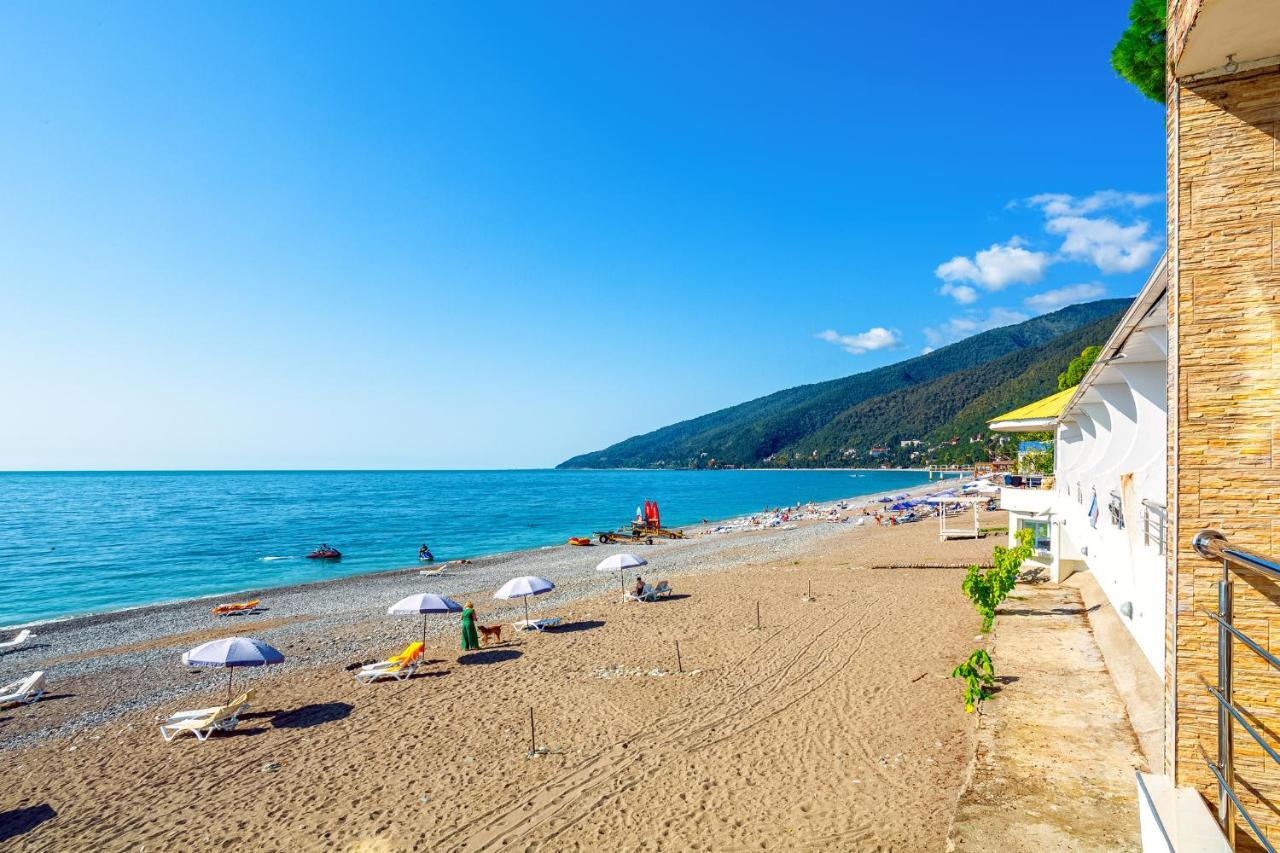 Мини-Отель Лучезарный Gagra Buitenkant foto