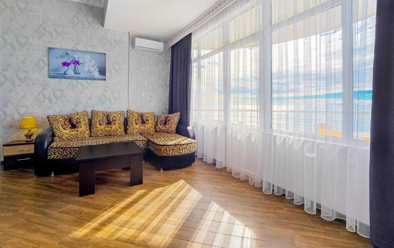 Мини-Отель Лучезарный Gagra Buitenkant foto