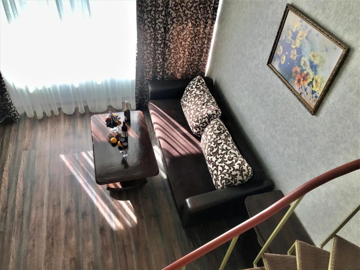 Мини-Отель Лучезарный Gagra Buitenkant foto